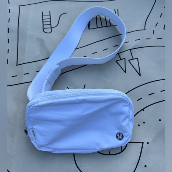 Lululemon Everywhere Belt Bag 1L
White - Picture 8 of 8